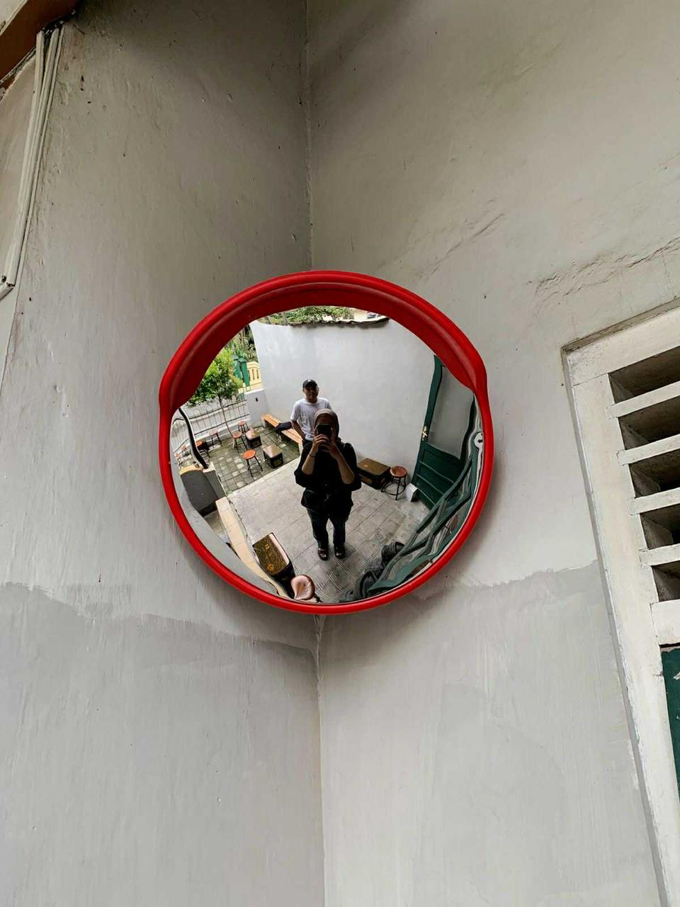 Aesdeco Round Mirror – Urban Industrial Wall Décor