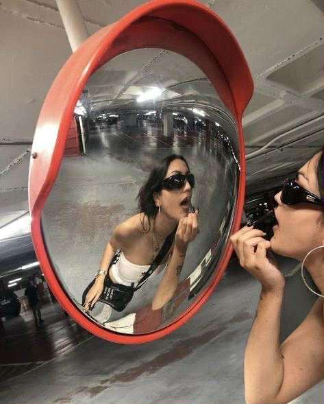 Aesdeco Round Mirror – Urban Industrial Wall Décor